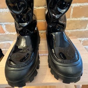 UGG Classic Brellah Mini Women Size 9